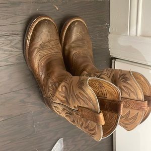 Ariat boots 8.5 wide